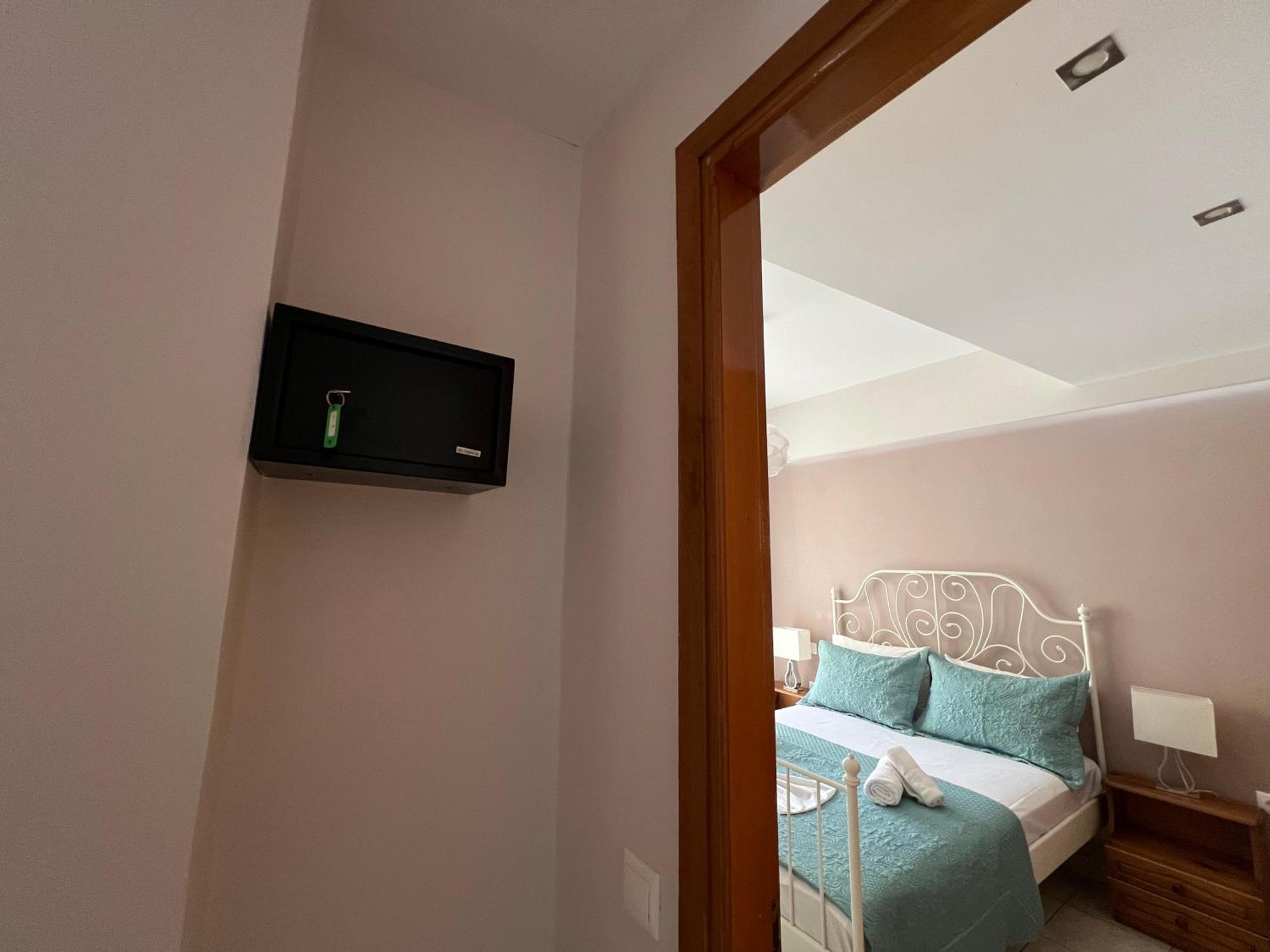 Artemis Rooms Two Steps By The Sea Platanés Exterior photo