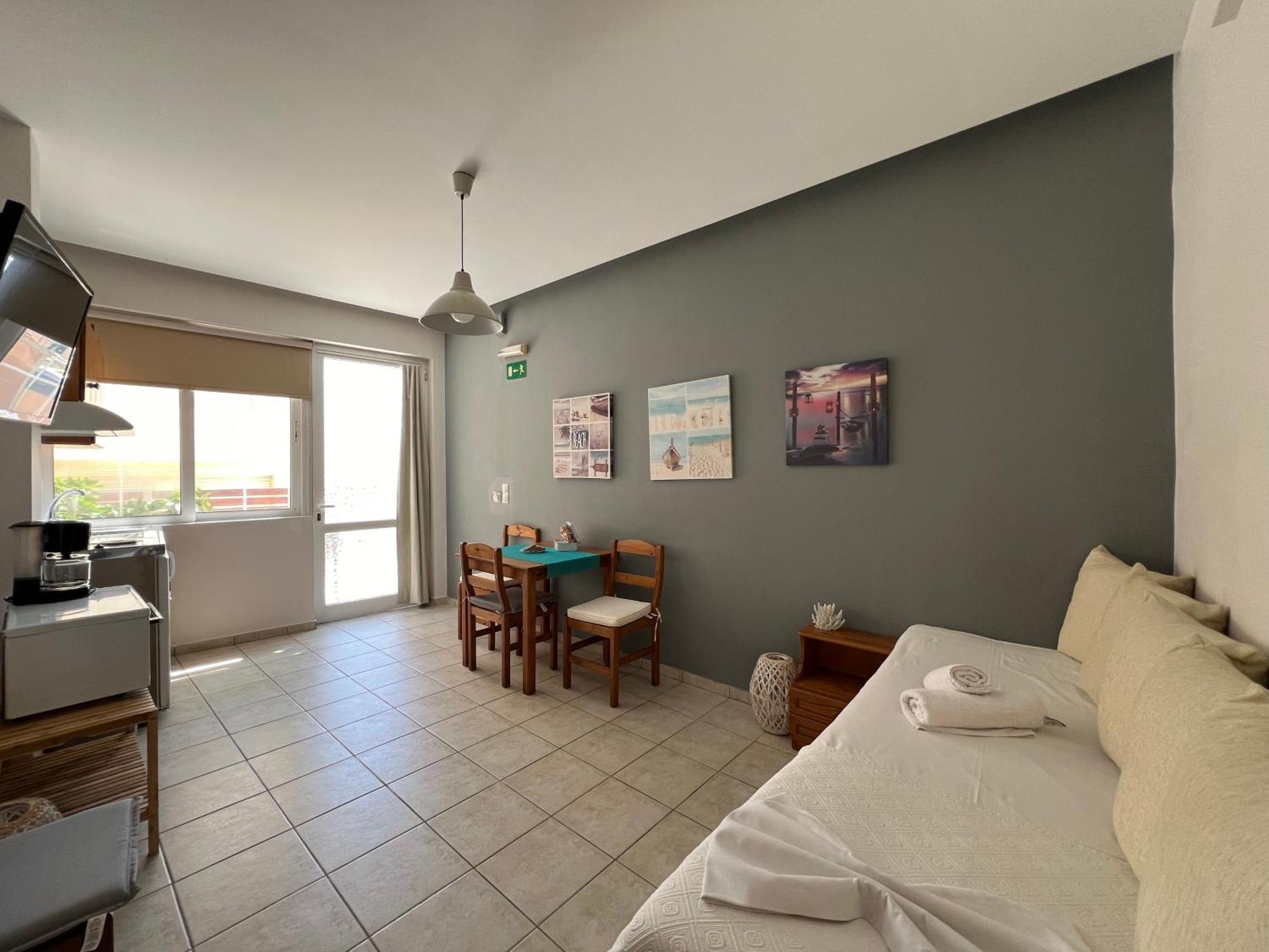 Artemis Rooms Two Steps By The Sea Platanés Exterior photo