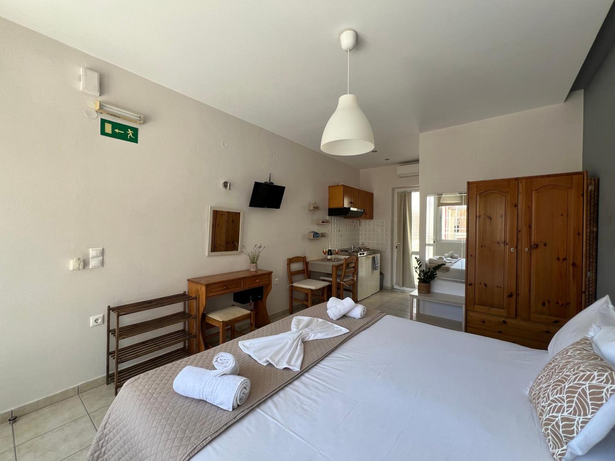 Artemis Rooms Two Steps By The Sea Platanés Exterior photo