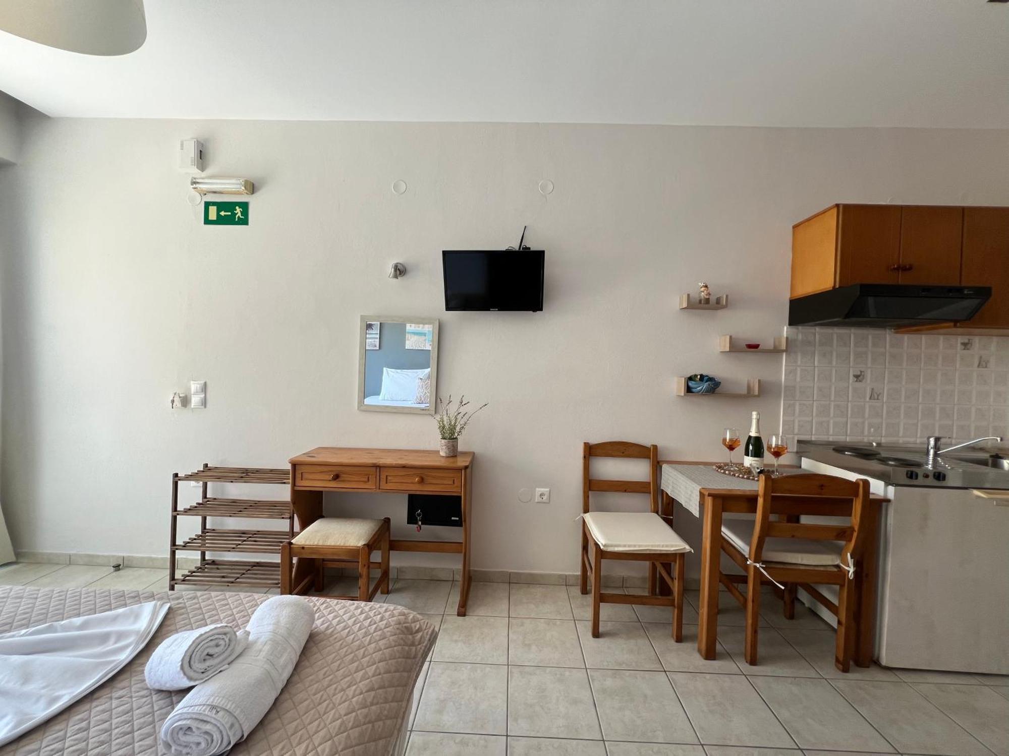 Artemis Rooms Two Steps By The Sea Platanés Exterior photo