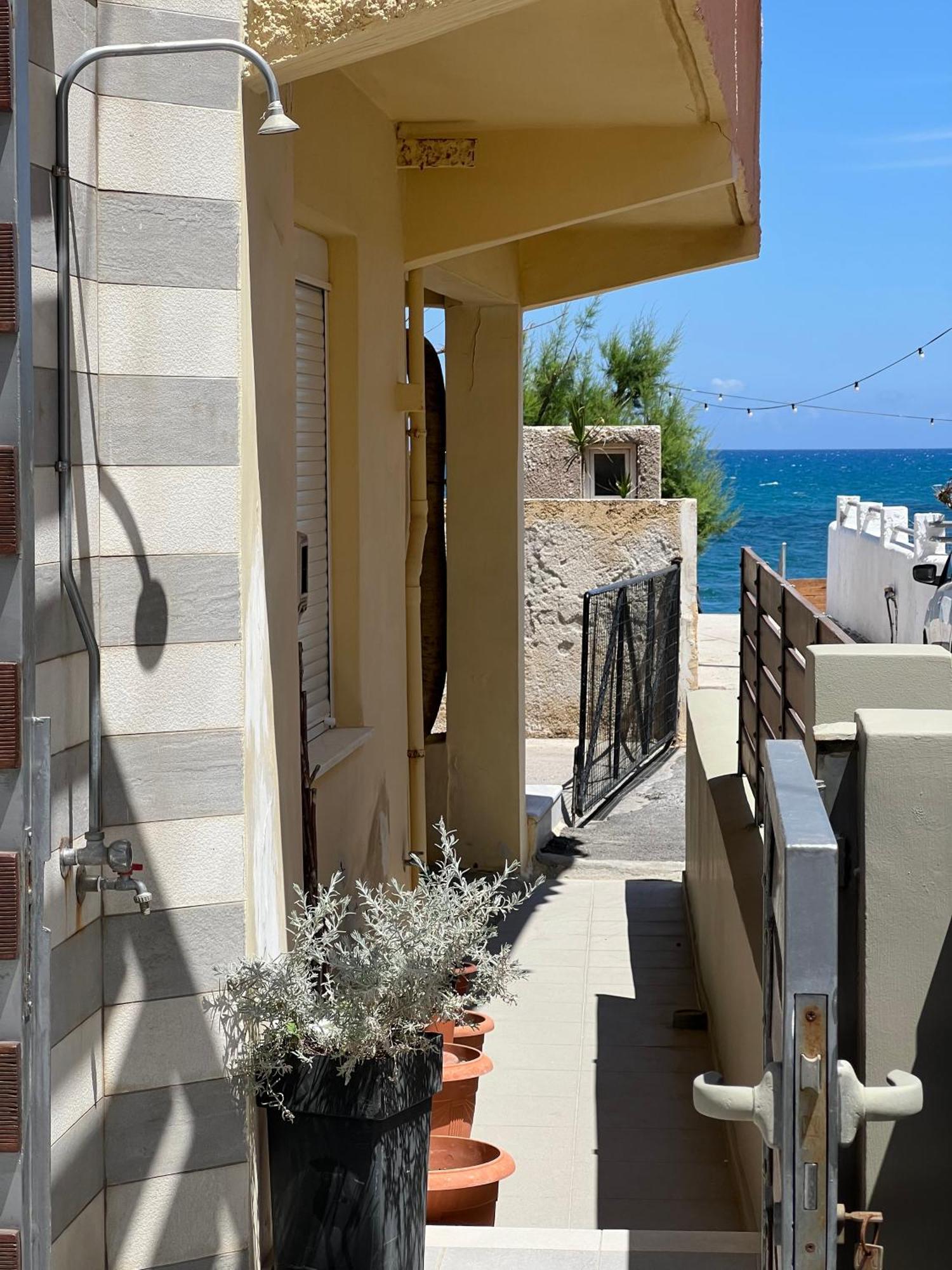 Artemis Rooms Two Steps By The Sea Platanés Exterior photo