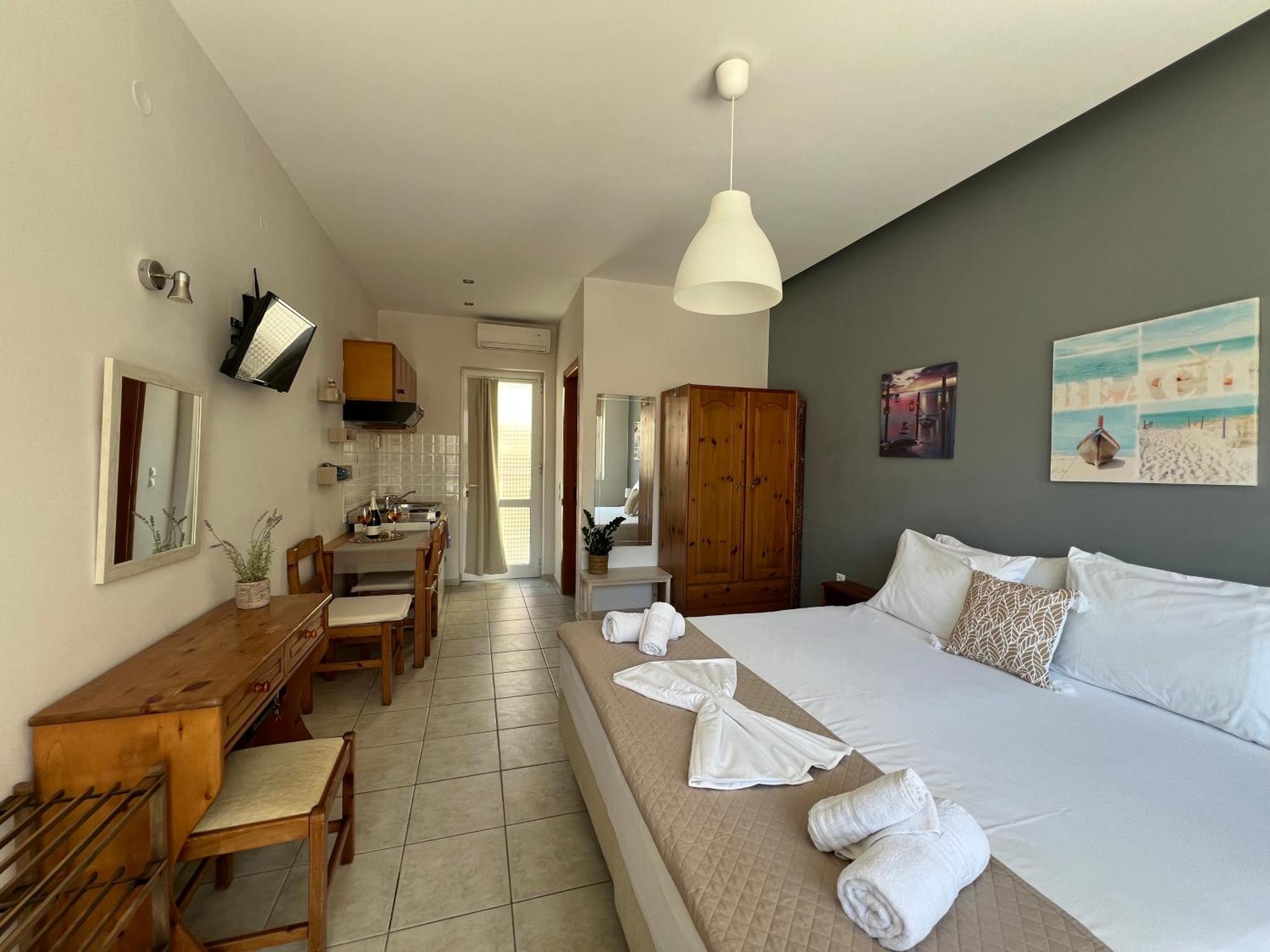 Artemis Rooms Two Steps By The Sea Platanés Exterior photo