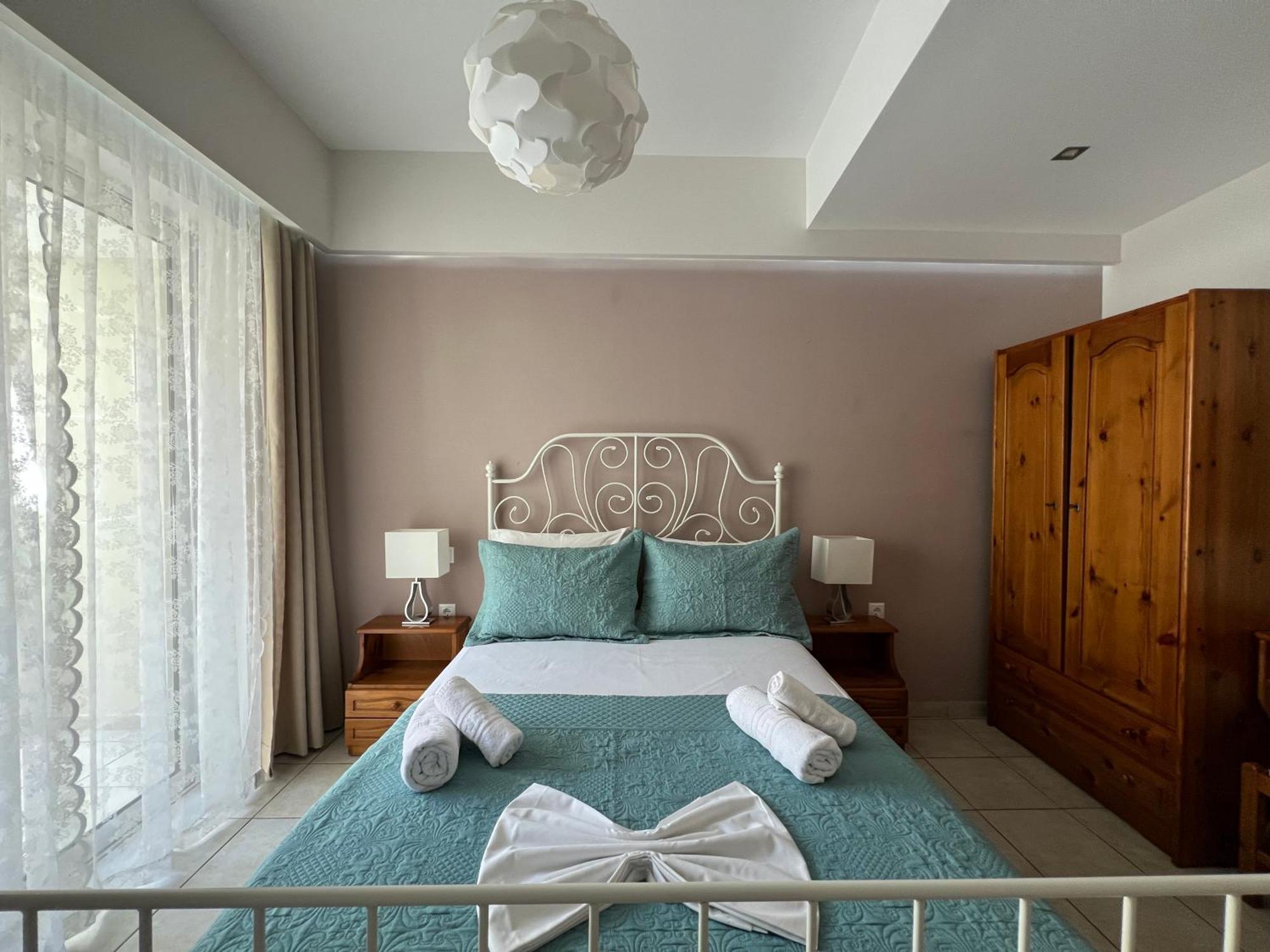 Artemis Rooms Two Steps By The Sea Platanés Exterior photo